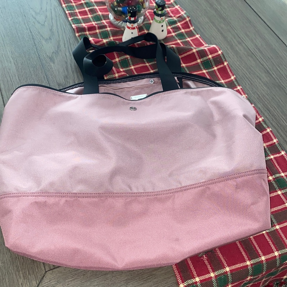 Lululemon large pink tote bag